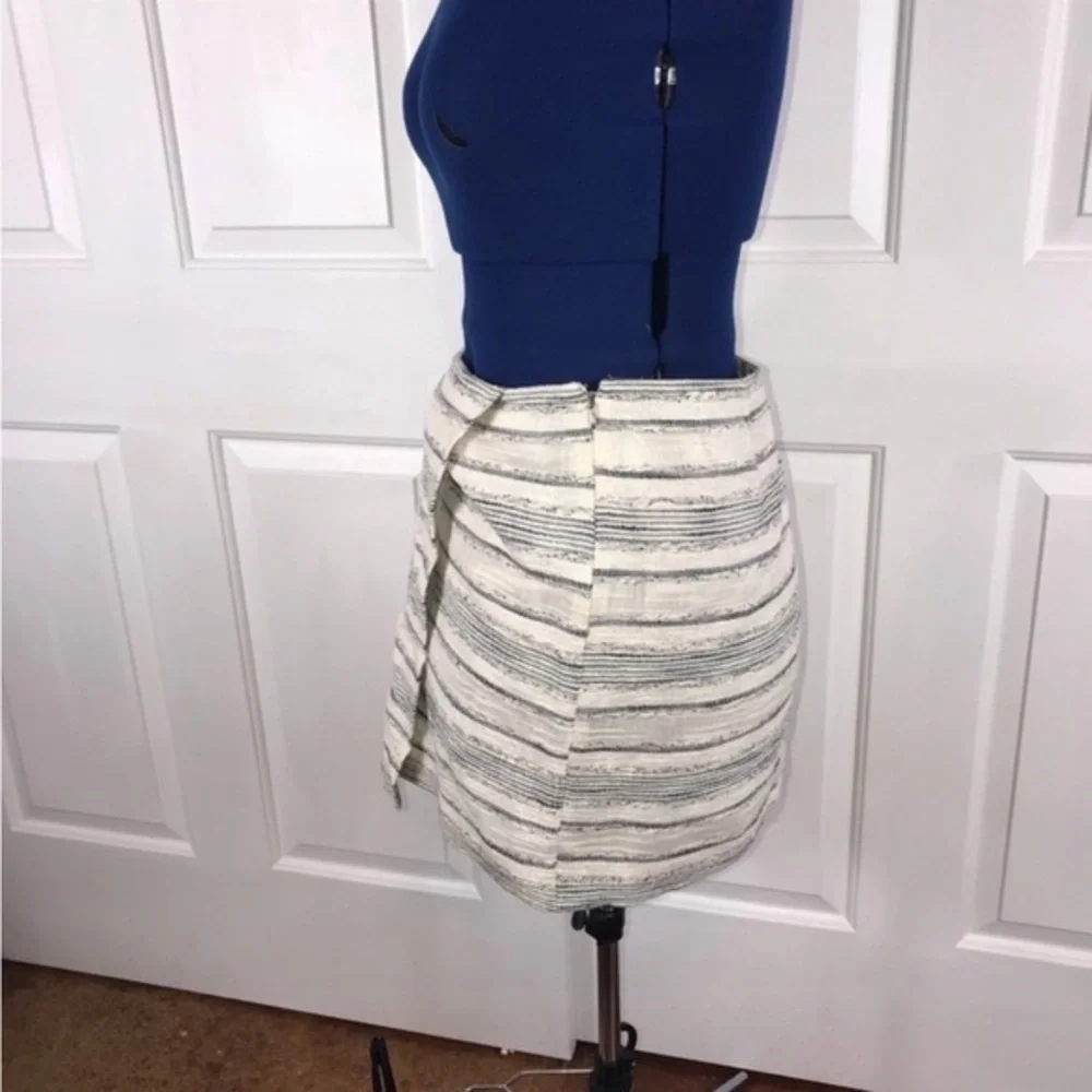 Gap Factory 12 textured weave cream/grey/silver metallic stripe mock wrap skirt‎